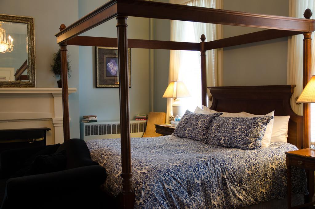 Bourbon Manor Bed & Breakfast Inn バーズタウン 部屋 写真