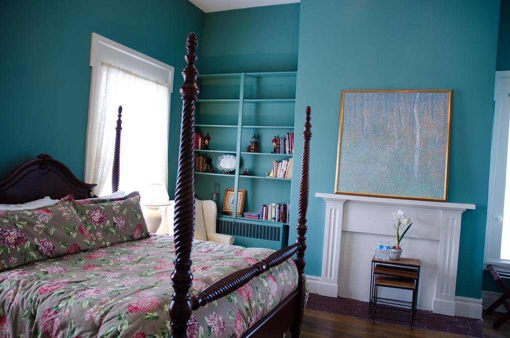 Bourbon Manor Bed & Breakfast Inn バーズタウン エクステリア 写真