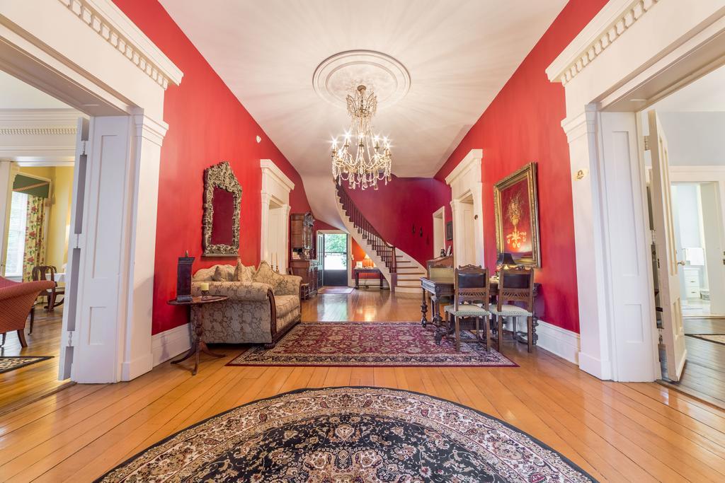 Bourbon Manor Bed & Breakfast Inn バーズタウン エクステリア 写真