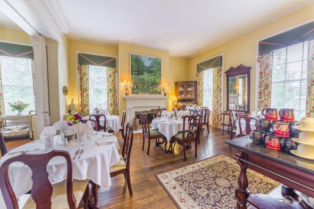 Bourbon Manor Bed & Breakfast Inn バーズタウン エクステリア 写真