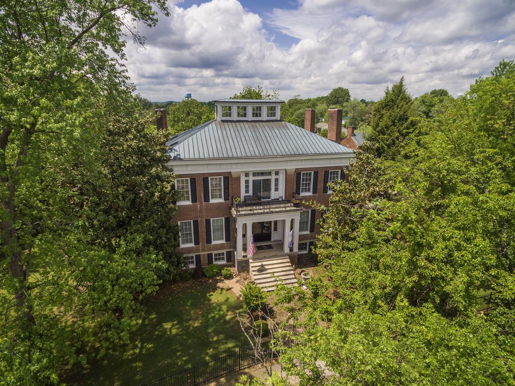 Bourbon Manor Bed & Breakfast Inn バーズタウン エクステリア 写真
